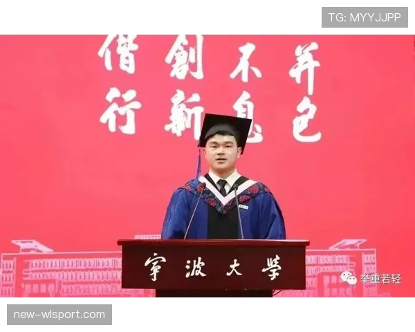 石智勇训练完啃鸡腿那刻,我懂了什么叫举重若轻 石智勇训练完啃鸡腿那刻,我懂了什么叫举重若轻